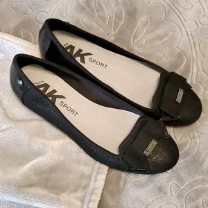 Anne Klein sport flats size 8 with bow